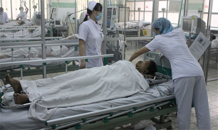 Nạn nhân Nguyễn Thủy T. hôn mê trong tình trạng đa chấn thương