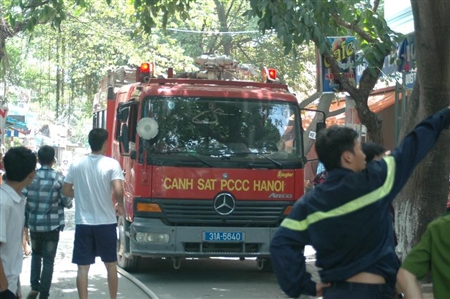 Ha Noi: chay nha tap the Tan Mai gay hoang loan - Bao Ho Lao Dong Quang Trung