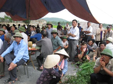 Tai nan lao dong tham khoc: 6 nguoi chet, 4 nguoi bi thuong - Bao Ho Lao Dong Quang Trung